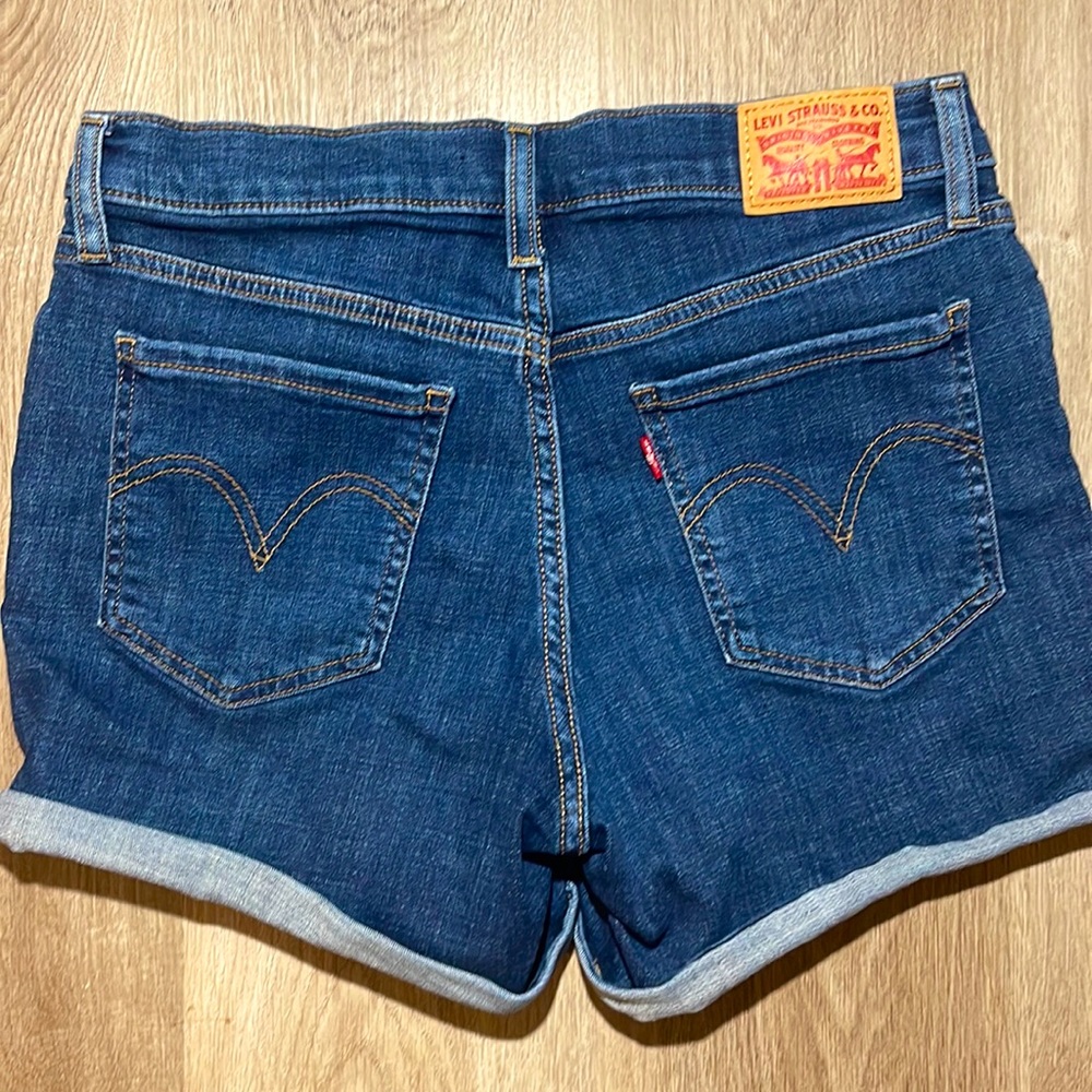 LEVIS Mid Length Shorts Women’s Size 29